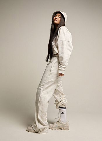 Джоггеры из футера DISCOVER Молочный